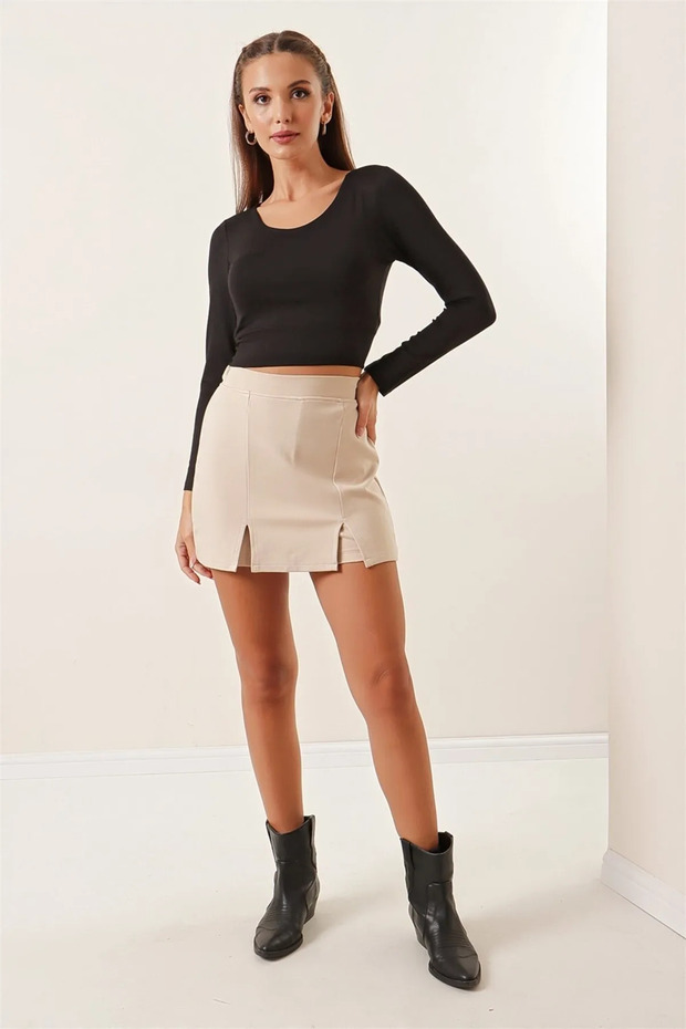 Krem Şort Etek Yırtmaçlı - 1