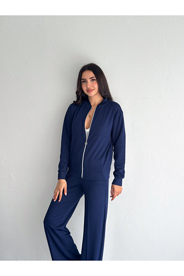 طقم بدلة رياضية من القماش المشروط الناعم - 4