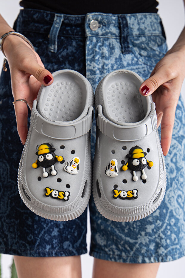 Rahat Tabanlı Yüksek Ölçekli Taşlı Çocuk Terliği Cross - 1