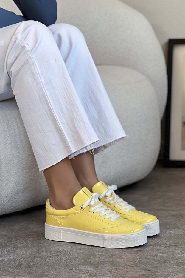 Rowan sárga lakkbőr vastagtalpú női fűzős sportcipő - 8