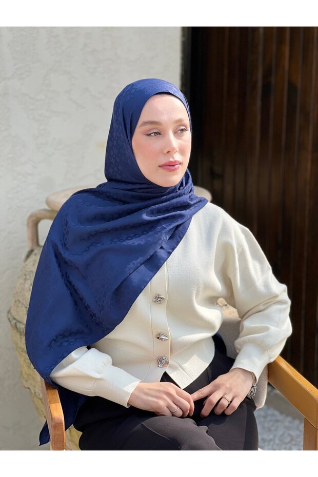 شال حريري من سلسلة جاكار بنمط لين