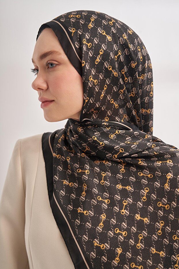 شال بنمط مونوغرام من فويل 3361 - أسود كريمي - 1