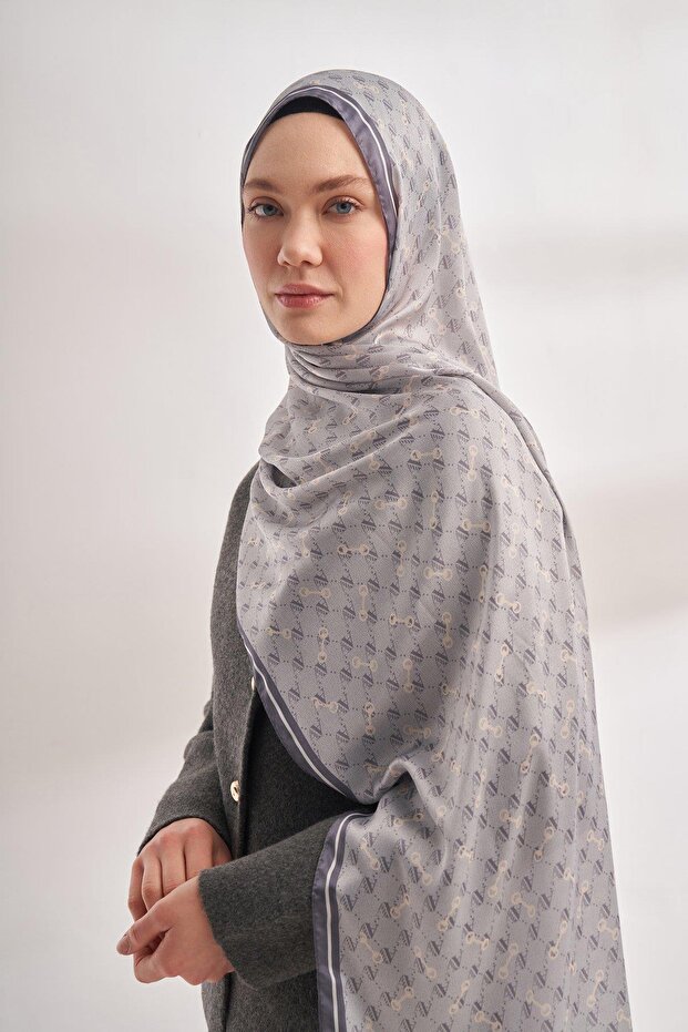 شال بنمط مونوغرام من فويل 3361 - رمادي فضي - 3