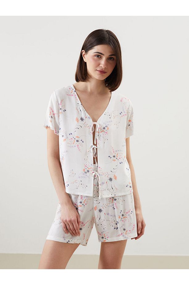 LCW DREAM Ekru V Yaka Çiçekli Kadın Şortlu Pijama Takımı - 1