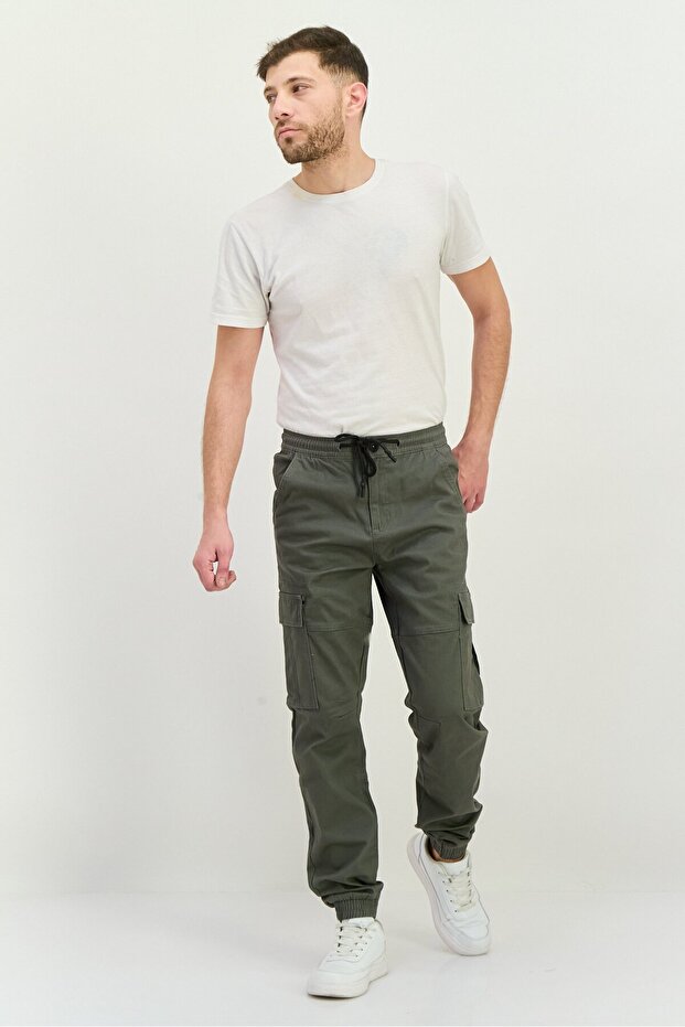 Men Stretch Fit Solid Cargo Pants, Grey - 4