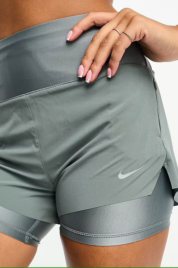 Dri Fit Swift 3in 2n1 Short Kadın Reflektörlü 3 Cepli Taytlı Şort Gri - 4