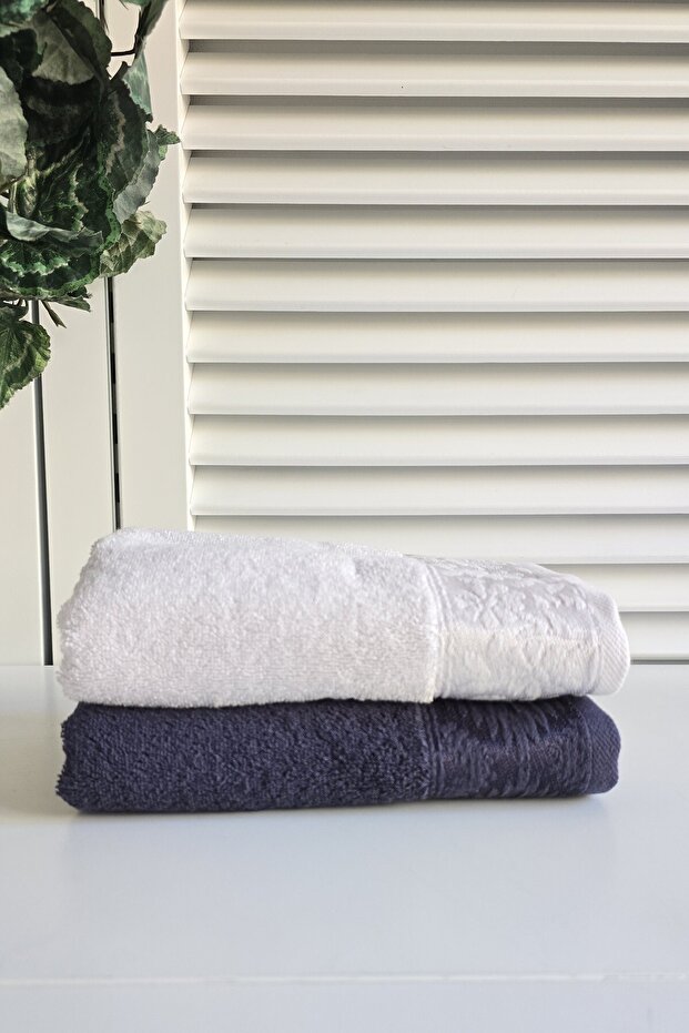 2 Hand Face Towels - 3