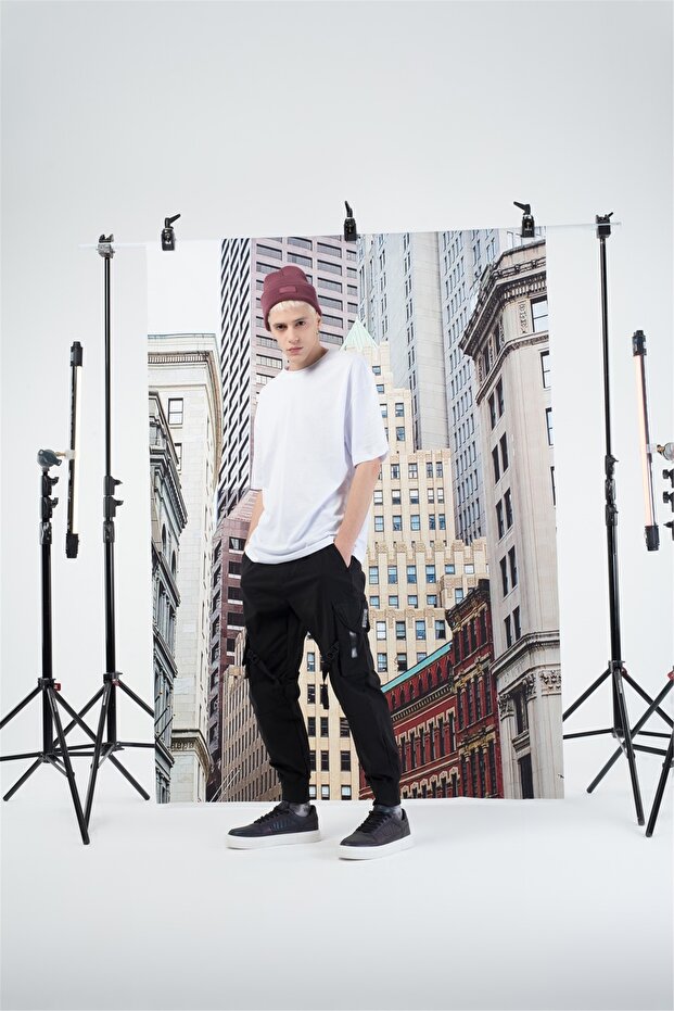 تيشيرت رجالي أساسي باللون الأبيض - 4