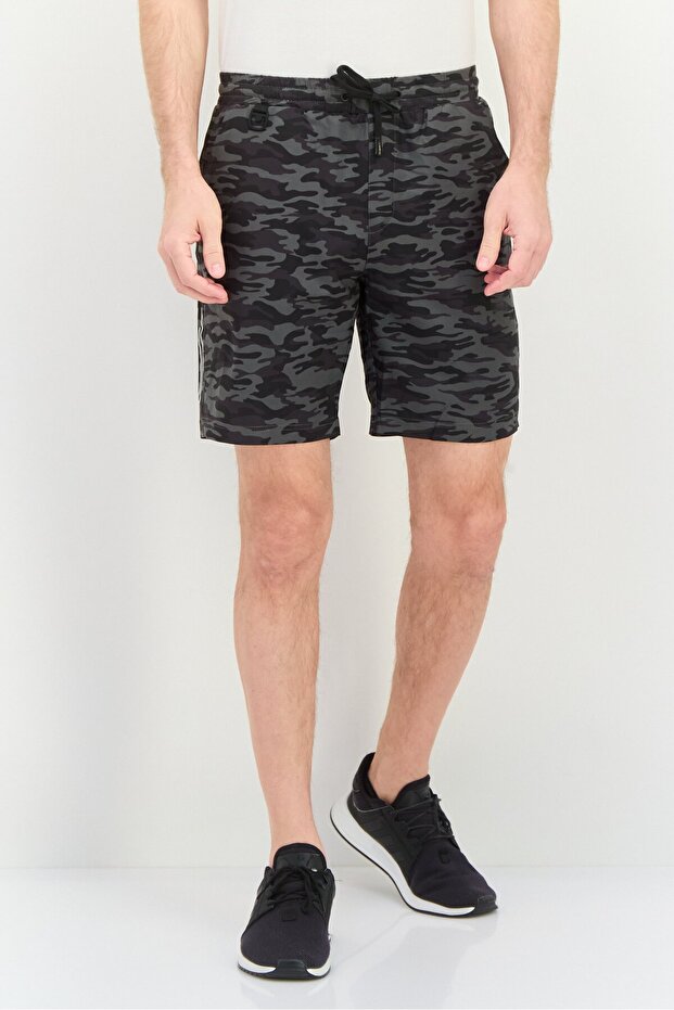 شورت رجالي أساسي مموه، متعدد الألوان - 1
