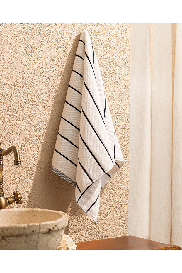 Fayanna arctörlő - 1