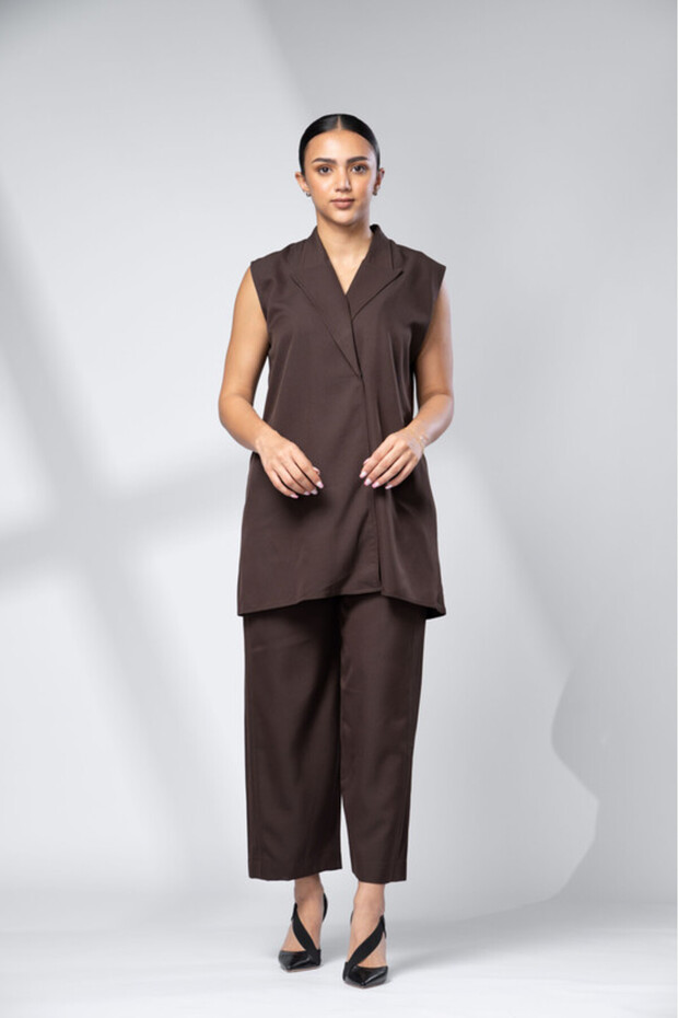 طقم رسمي مكون من قطعتين باللون البني - 1