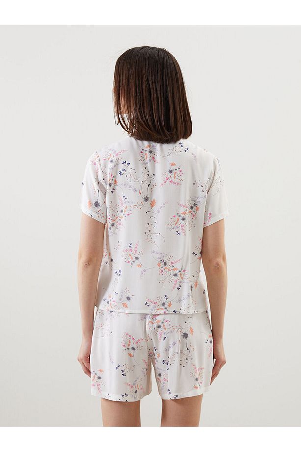 V Yaka Çiçekli Kadın Şortlu Pijama Takımı - 4