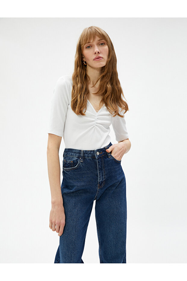Gather Detailed T-Shirt V-Neck Short Sleeve