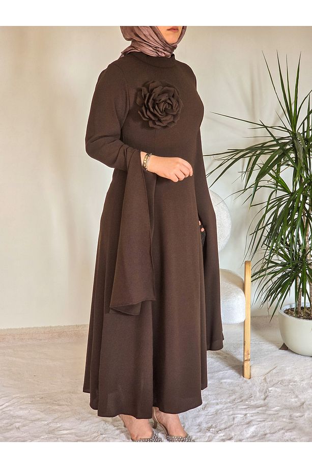 Gül Broş Detaylı Geniş Kollu Elbise - 1