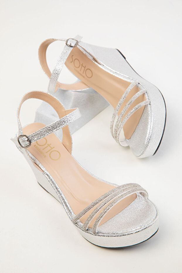 Ezüst színű női éksarkú cipő 20362 - 3