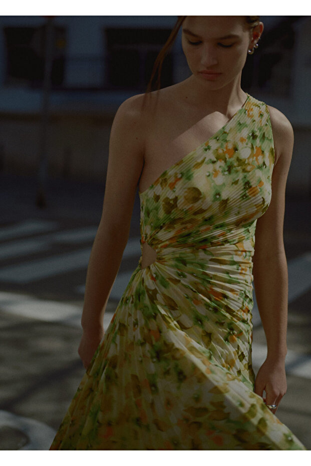 Sarı Kadın Yetişkin 47095876 - 5