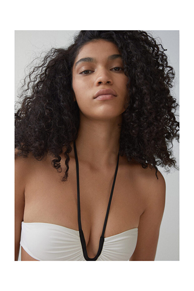 Kontrastujący top bikini - 8