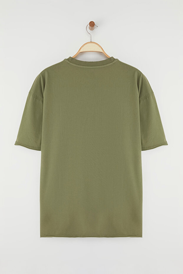 Haki Oversize/Geniş Kesim Eskitme/Yıkama Görünümlü %100 Pamuklu T-Shirt TMNSS25TS00077 - 8
