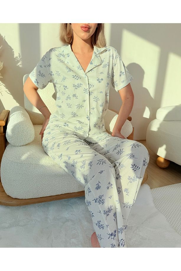 Ekru Üzerine Mavi Çiçek Desenli Pamuklu Kısa Kol Gömlek Yaka Pijama Takımı - 2