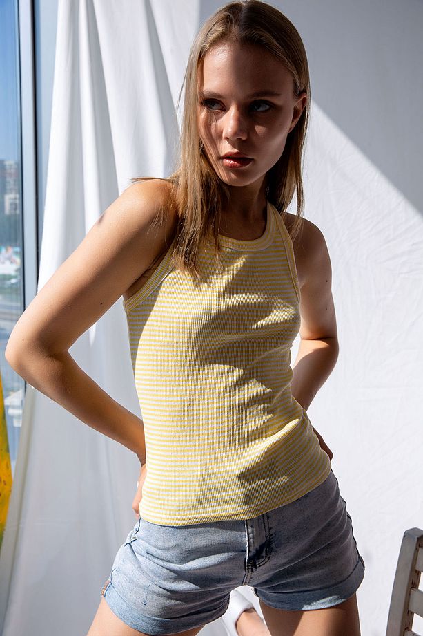 Sarı Çizgili Halter Yaka Örme Atlet - 1