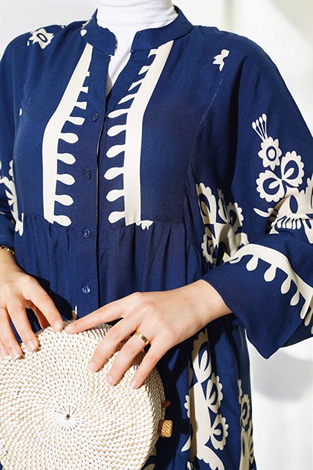 فستان بأزرار منقوشة عرقيًا - 3