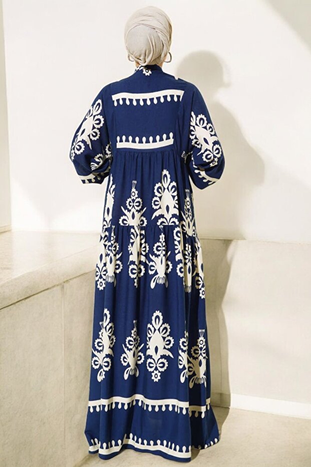 فستان بأزرار منقوشة عرقيًا - 4