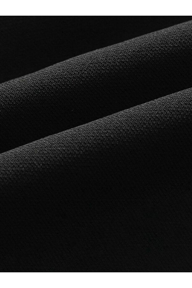 بلوزة مزينة بدون أكمام - 3