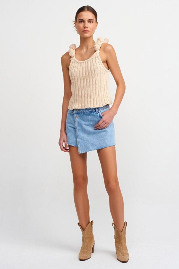 Çiçek Detaylı Scoop Yakalı, Fitilli Örme Kolsuz Üst - 3