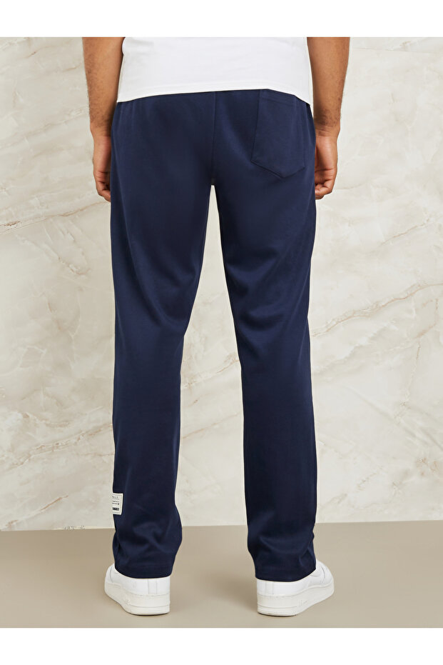 بنطال رياضي كبير الحجم متشابك بتفاصيل رقعة - 3