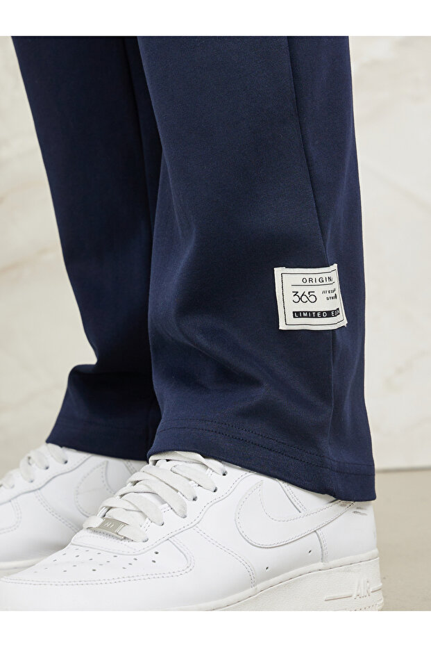 بنطال رياضي كبير الحجم متشابك بتفاصيل رقعة - 5