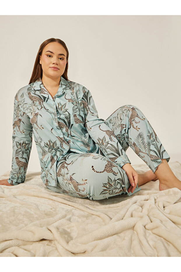 طقم قميص وبيجاما مزين بأزرار من GIRAFFE WILDLIFE - LUXE TROPICAL