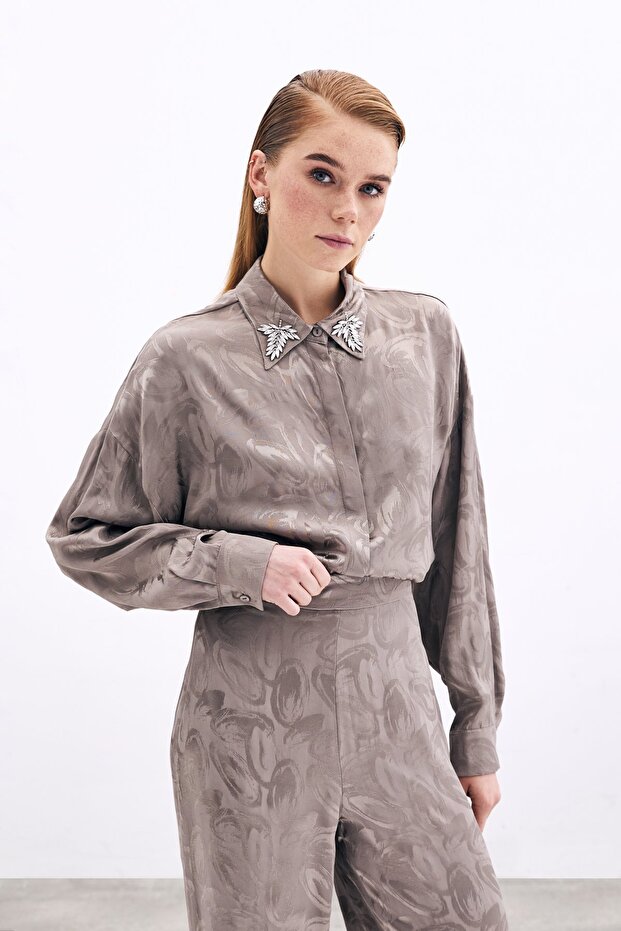 قميص منقوش بياقة مع إكسسوارات - MINK - 1