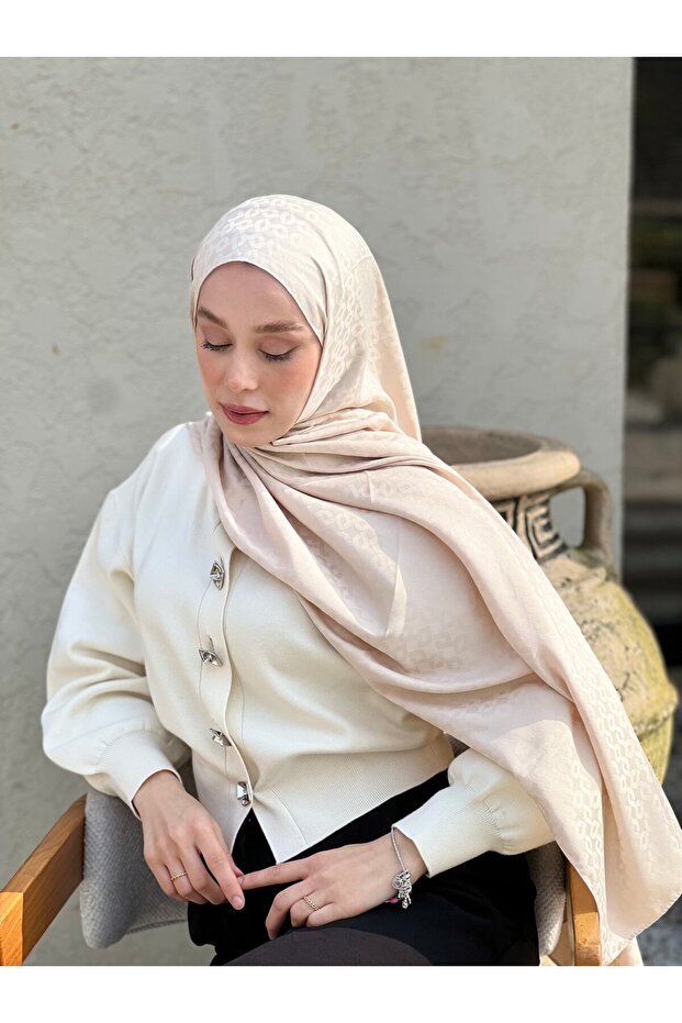 شال حريري من سلسلة جاكار بنمط لين