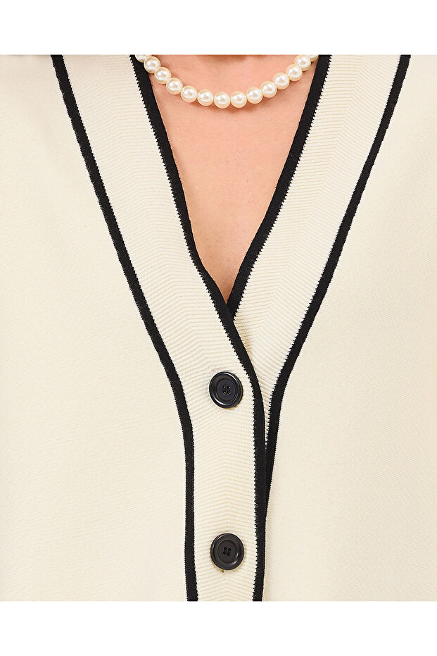 V Yaka Düğmeli Triko Süveter - 7