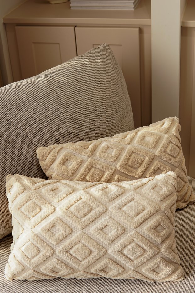 Rectangular 2-Piece''Same Pattern on Both Sides'' Punch Embroidered Tufting Throw Pillow Cover 50*30 cm - Baklava