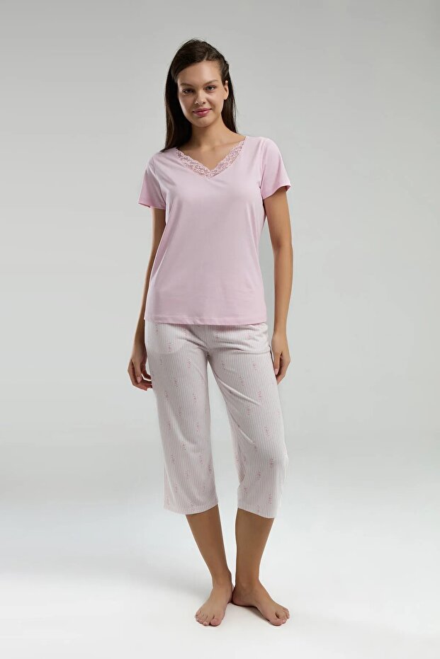 Soft Textured Fabric V-Neck Short Sleeve Women's Capri Pajama Set