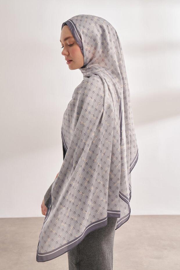 شال بنمط مونوغرام من فويل 3361 - رمادي فضي - 1