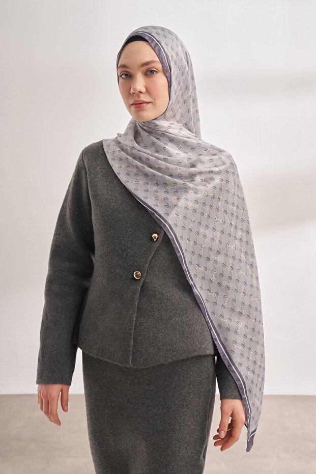 شال بنمط مونوغرام من فويل 3361 - رمادي فضي - 2