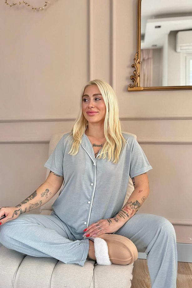 Gri Sofistic Önden Düğmeli Kısa Kol Kadın Pijama Takımı - 4