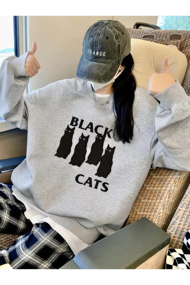 سويت شيرت أسود للجنسين من Black Cats بياقة دائرية باللون الرمادي