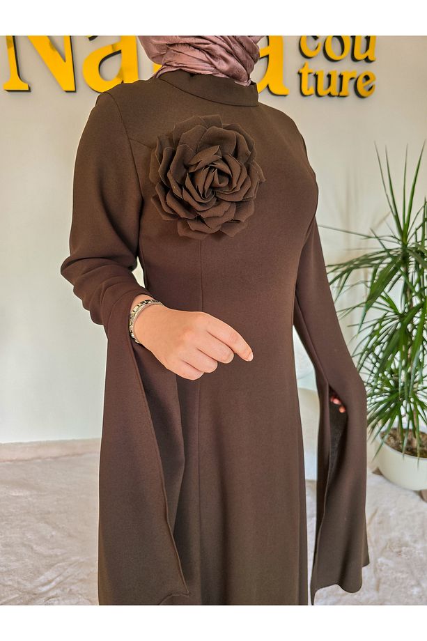 Gül Broş Detaylı Geniş Kollu Elbise - 2