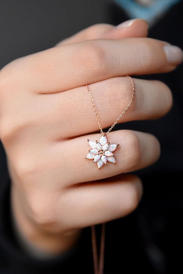 Kadın Beyaz Opal Taşlı Lotus Gümüş Kolye - 1