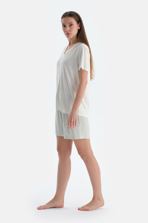 Ekru V Yaka Kısa Kollu Tişört Şort Pijama Takımı - 3