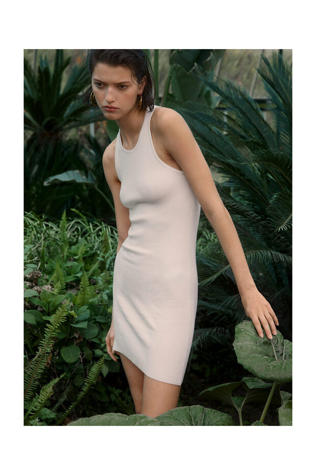 Knitted dress with open back - 10