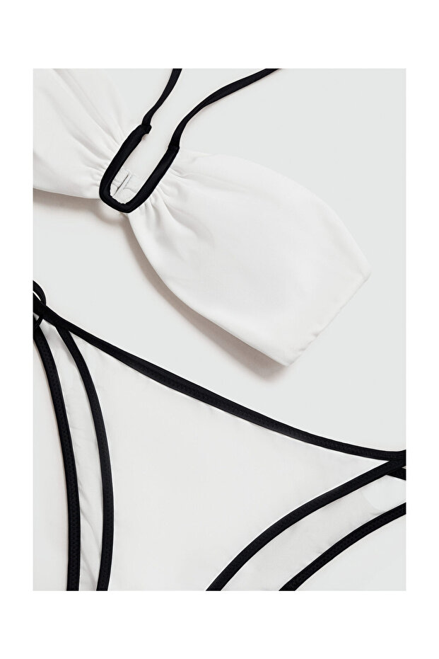 Kontrastujący top bikini - 3