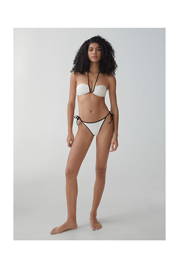 Kontrastujący top bikini - 7