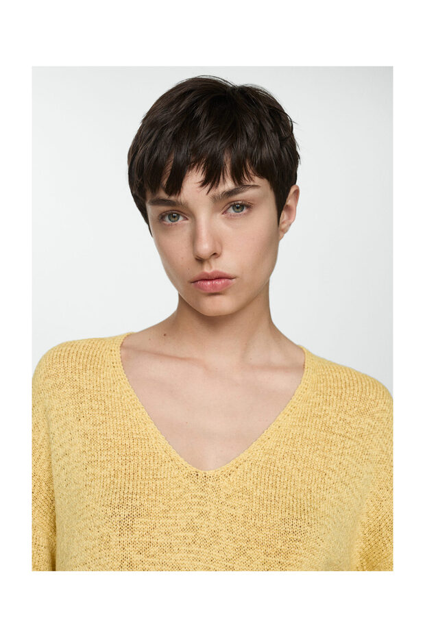 Fine-knit V-neck sweater - 3