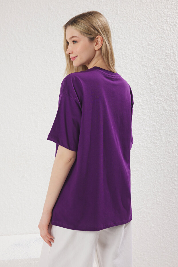 Mor %100 Pamuk Oversize/Geniş Kalıp Galaksi Baskılı Örme T-Shirt TWOSS25TS00146 - 4