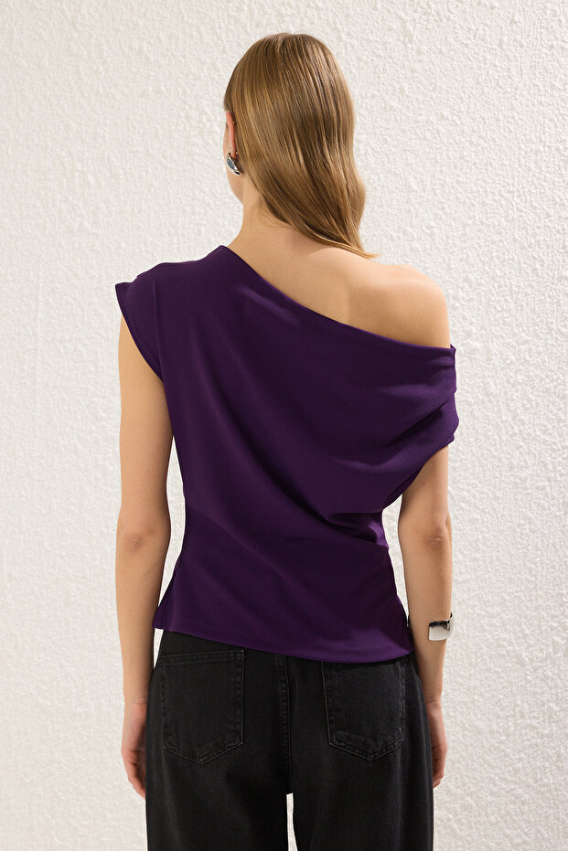 Mor Büzgü/Drape Detaylı Dökümlü Asimetrik Yaka Örme Bluz TWOSS25BZ00024 - 4