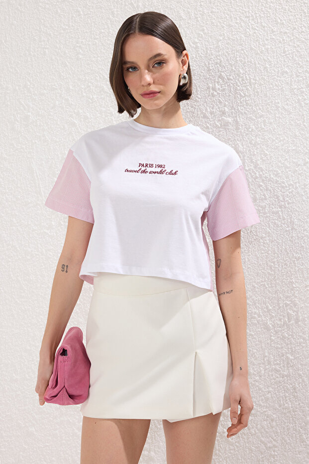 Pembe Kalın Pamuklu Relaxed/Rahat Kalıp Crop Dokuma Garnili Örme T-Shirt TWOSS25TS00054 - 1